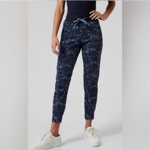 Athleta‎ Trekkie North  Active Stretch Floral print Women's pants Size 24